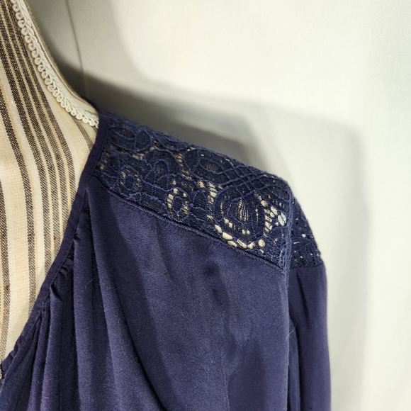 Stylus Navy Notched V Neck Lace Shoulders & Back Hem 3/4 Sleeve BOHO Top Large - Picture 3 of 12